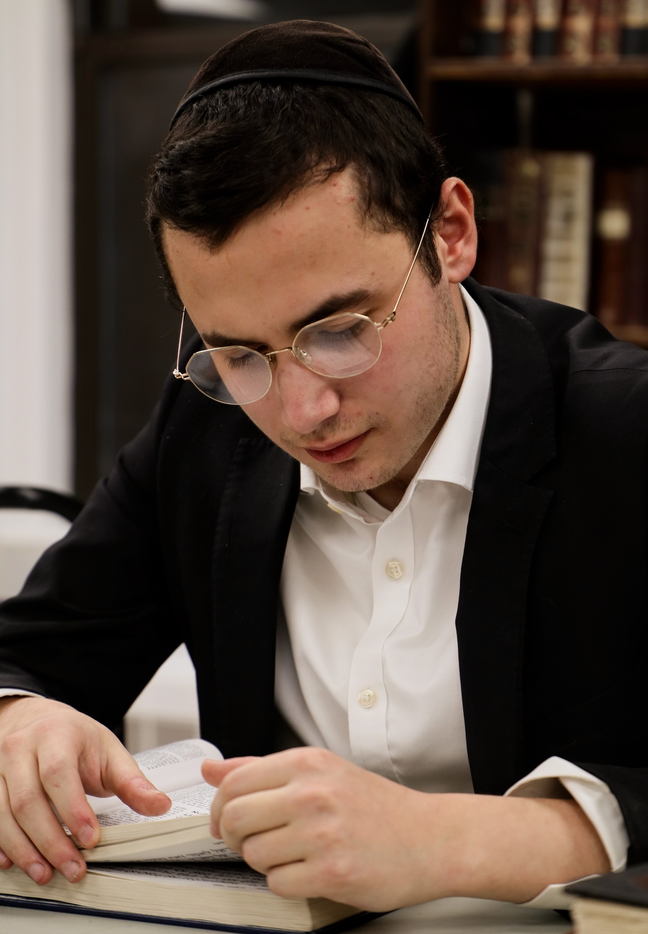 Bochur learning in the beis medrash